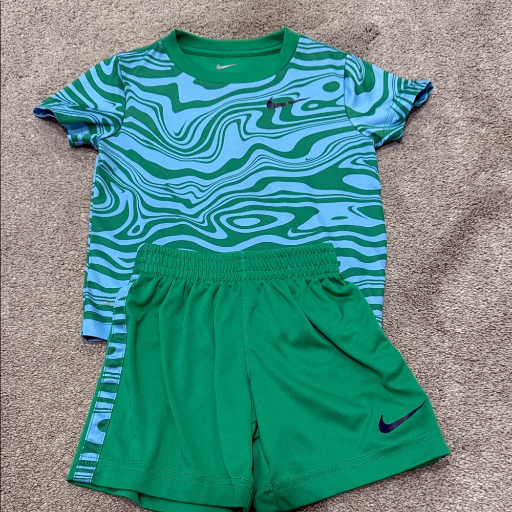 Nike Kids' Green and Blue Patterned Set 3T